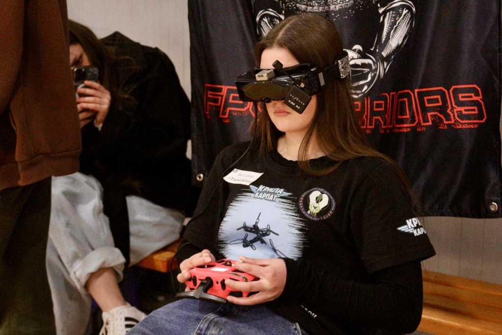 В обласних змаганнях операторів БПЛА «Drone Racing» перемогли школярі з Коломиї 1