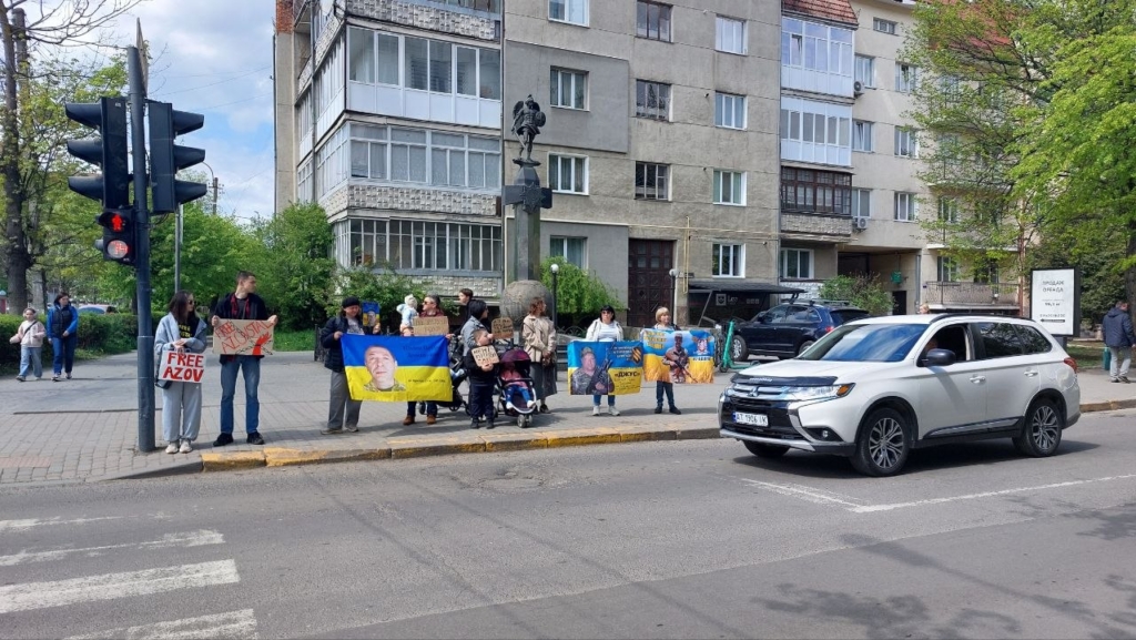 "Наші діти ростуть на акціях": у Франківську нагадали про військовополонених 2