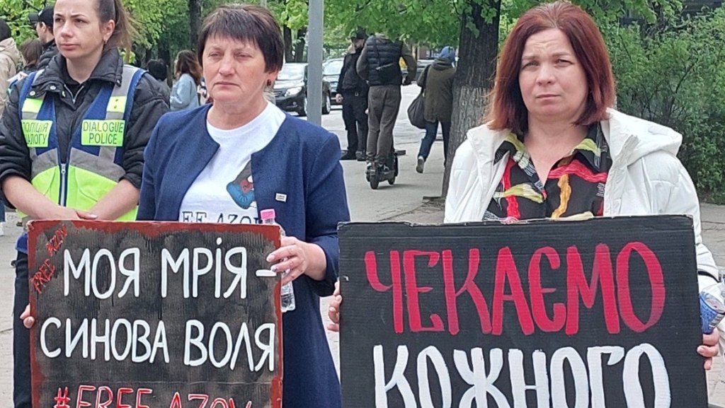 "Наші діти ростуть на акціях": у Франківську нагадали про військовополонених 1