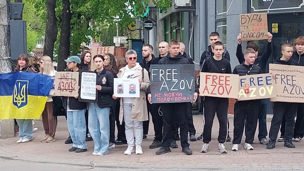 "Наші діти ростуть на акціях": у Франківську нагадали про військовополонених 4