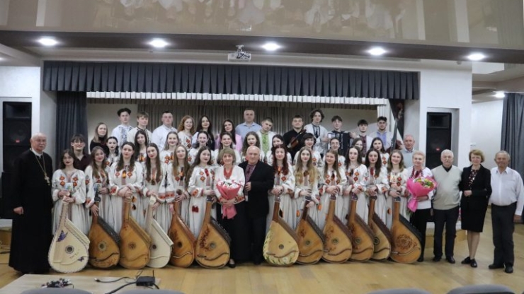 У Ямниці на концерті студентської капели бандуристів зібрали 15 тис. грн для ЗСУ