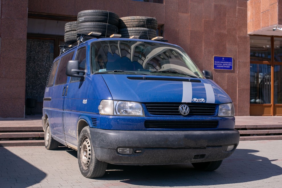 Прикарпатські волонтери відправили великодні смаколики для захисників на передову 5