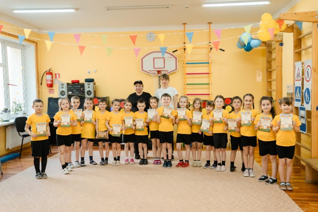 Пʼять франківських дитсадків отримали набори для навчання ПДР 3