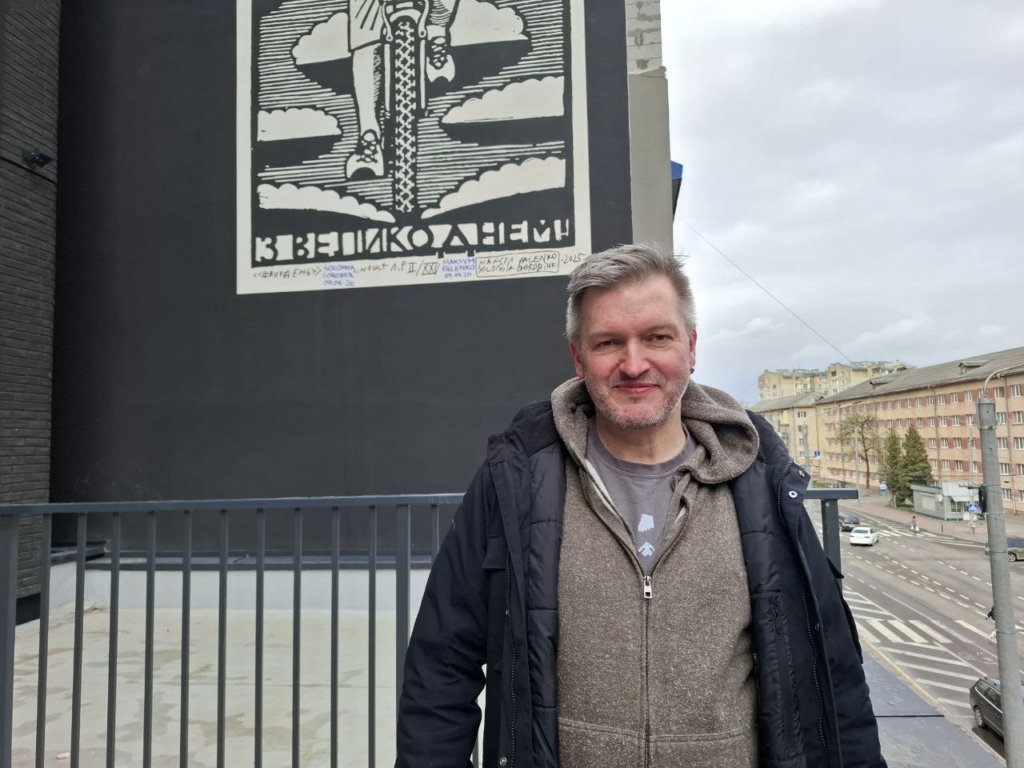 У Франківську з’явився мурал «Великдень» з Ісусом на велосипеді 1