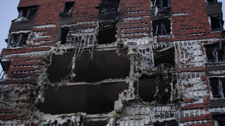 рф вдарила по адмінбудівлі та багатоповерхівці у Дніпрі — є постраждалі