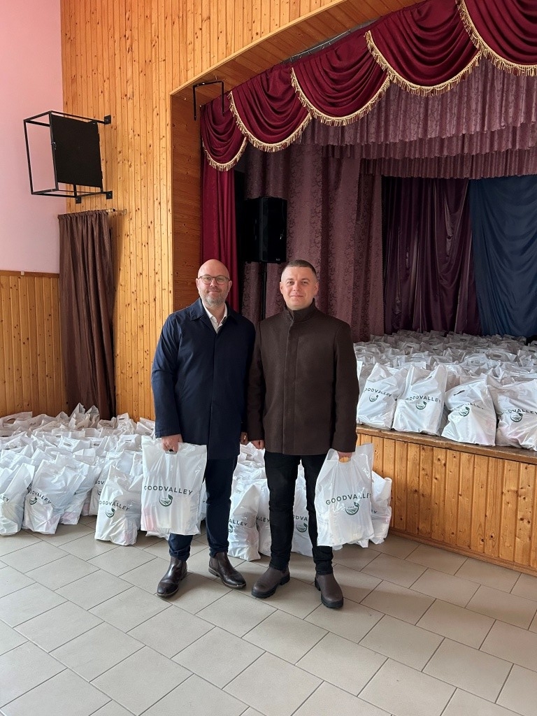 «Ґудвеллі Україна» передала понад 1300 великодніх пакунків мешканцям громад у рамках благодійного соціального проєкту «Великодні крила опіки» 3