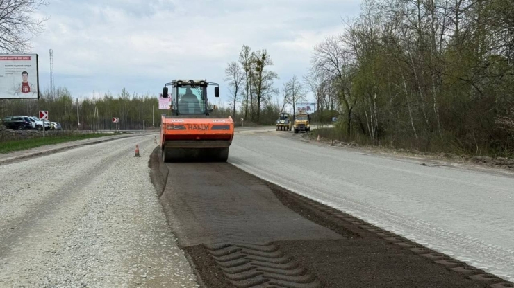 На Прикарпатті залатали понад 118 тисяч кв. м ям
