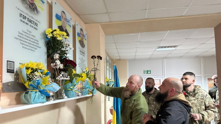 У Болехові відкрили меморіальну дошку лейтенанту поліції Михайлу Сауляку