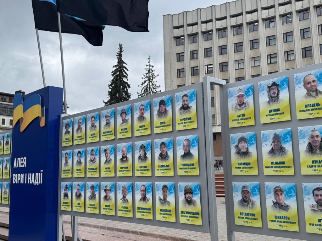 У Франківську відкрили другу чергу Алеї віри та надії. ФОТО 3