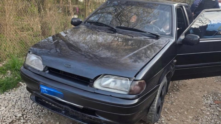 У Франківську за порушення ПДР зупинили водійку: вона була п'яна, без документів, а пасажир — з наркотиками