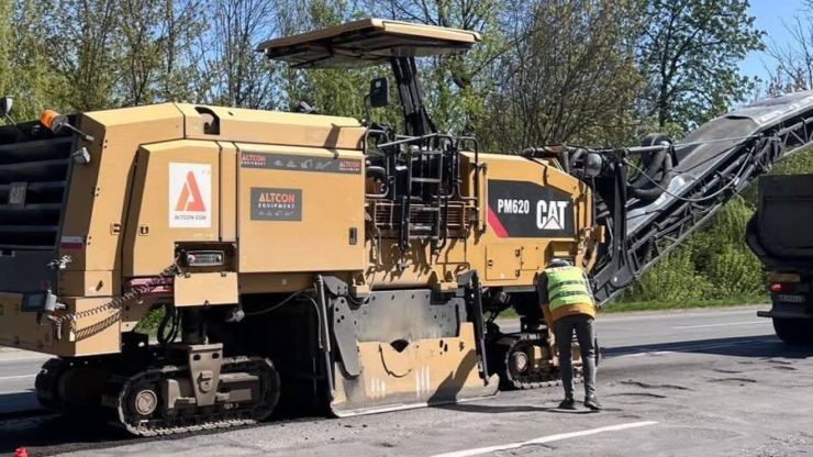 Розпочали ремонт дороги від Франківська до кільця перед Тисменицею