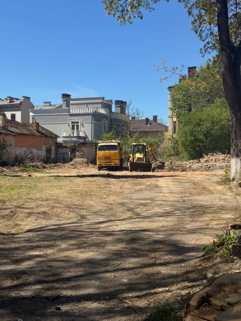 У Франківську розпочали облаштовувати сквер на території колишньої московської церкви 1