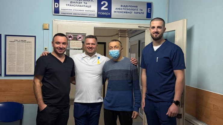 16 років на діалізі: 41-річний прикарпатець після трансплантації нирки грає у футбол із сином