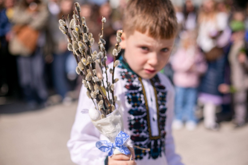 Івано-Франківськ святкує Вербну неділю: молитви за захисників та благословення. ФОТО 7