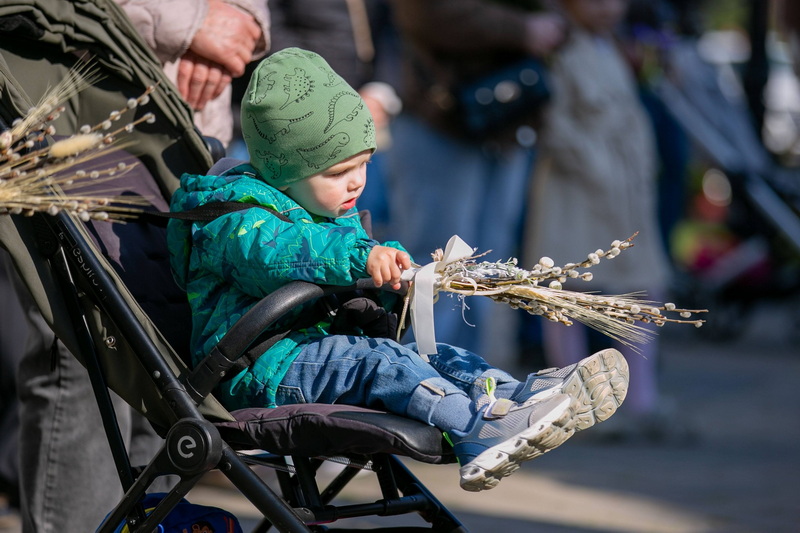 Івано-Франківськ святкує Вербну неділю: молитви за захисників та благословення. ФОТО 5