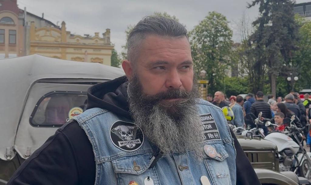 Власники ретроавто зібралися у Франківську, щоб підтримати військових. ФОТО 3