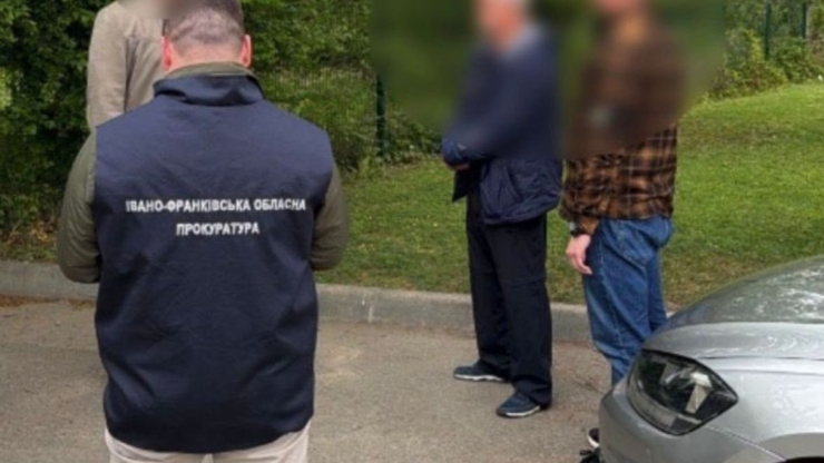 На Прикарпатті адвокат вимагав у клієнта 18 тисяч євро «для прокурора»