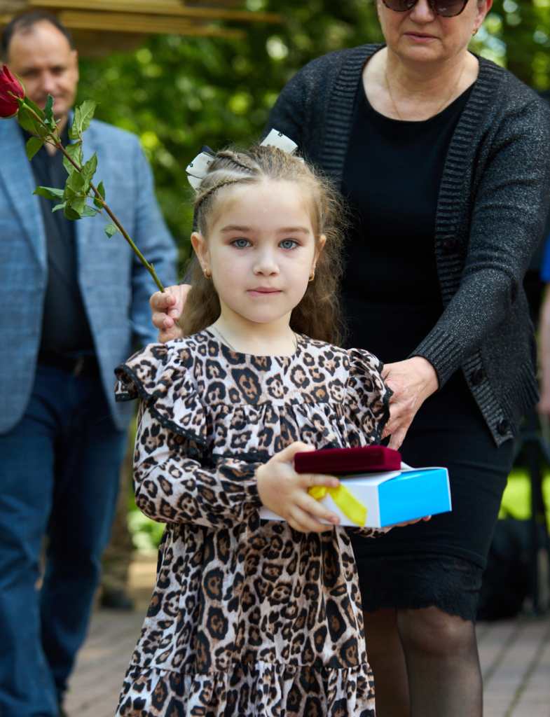 У Франківську вручили відзнаки "За честь і звитягу" родичам полеглих героїв 1