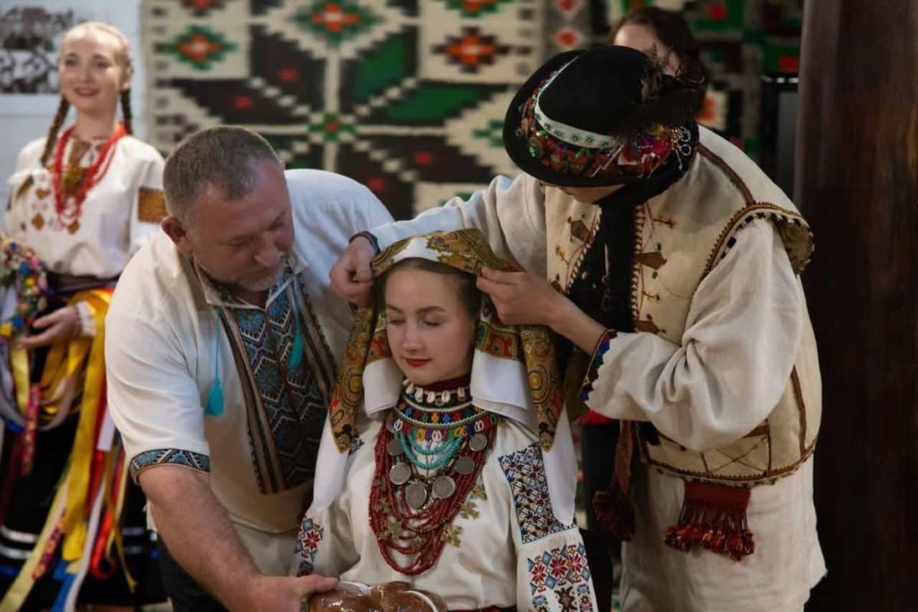 У коломийському музеї відтворили автентичне весілля. ФОТО 2