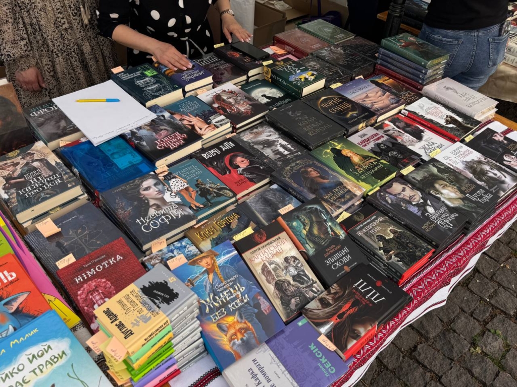 У Франківську розпочався ювілейний фестиваль "Слово", де збиратимуть книги для військових 5