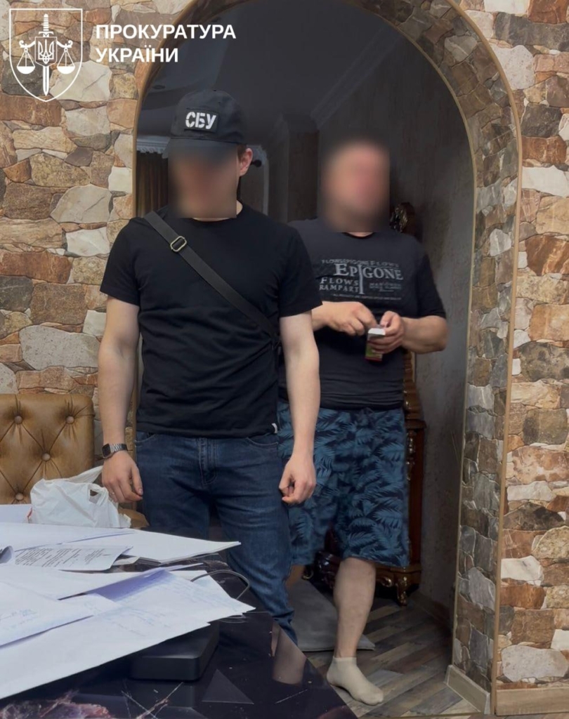 Затримали посадовців мерії Франківська, які заробляли на дозвільній документації для забудовників 1