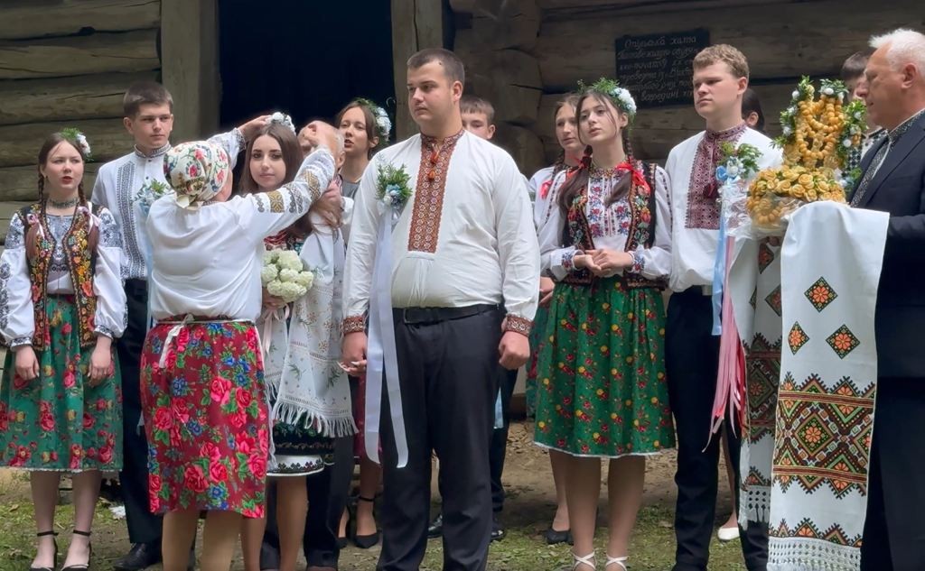 "Латканка", "саламон" і "доля": у "Давньому Галичі" показали справжнє опільське весілля 6