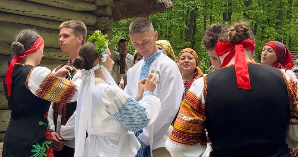 "Латканка", "саламон" і "доля": у "Давньому Галичі" показали справжнє опільське весілля 11