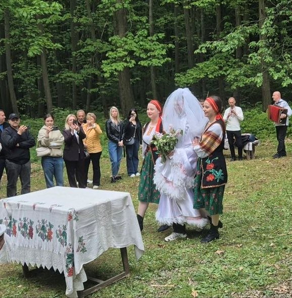 "Латканка", "саламон" і "доля": у "Давньому Галичі" показали справжнє опільське весілля 9