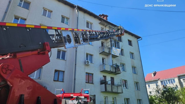 У Надвірній з пожежі врятували 15 людей, серед них — діти