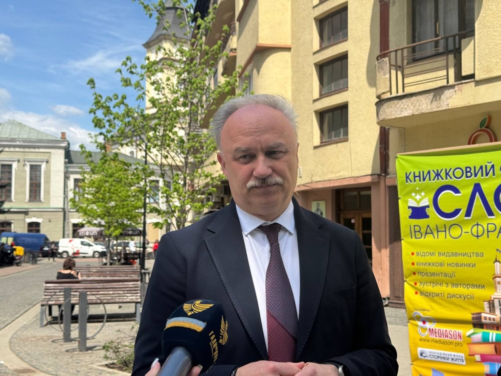 У Франківську розпочався ювілейний фестиваль "Слово", де збиратимуть книги для військових 4