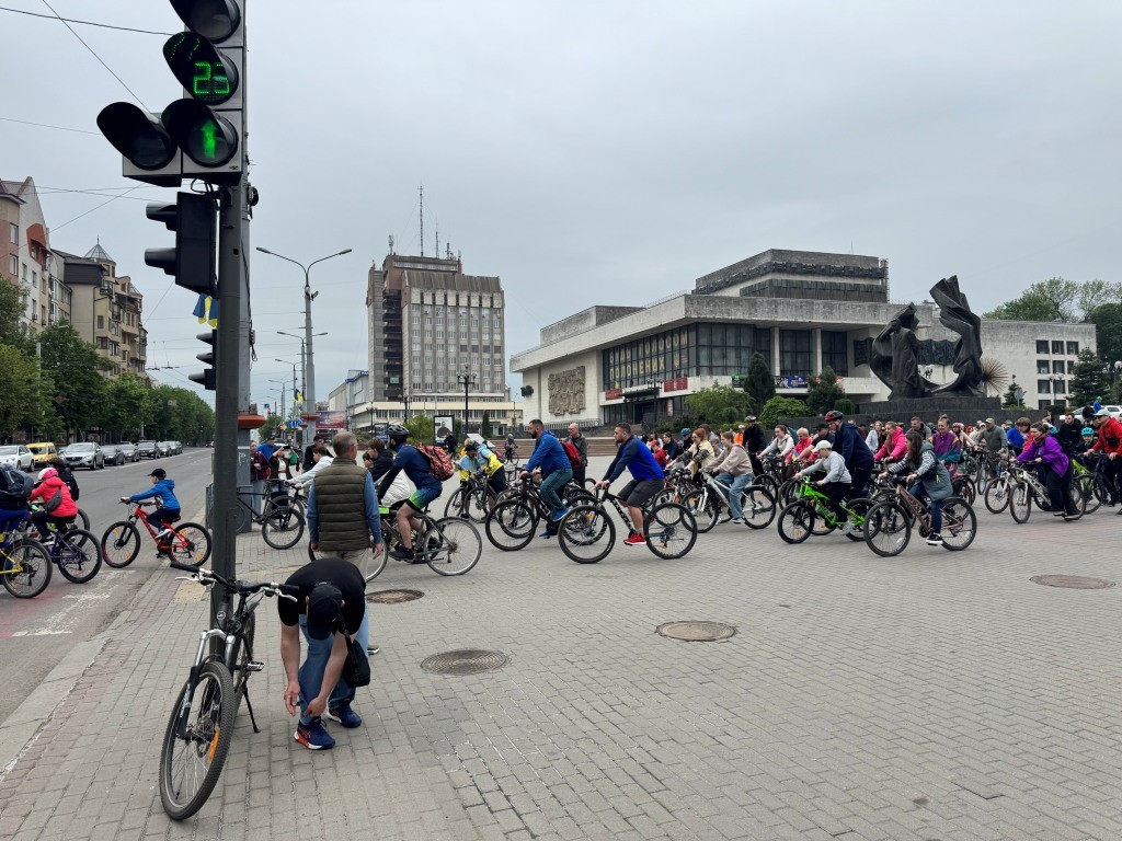 Кілька десятків франківців долучилися до велопробігу до Дня міста. ФОТО 3