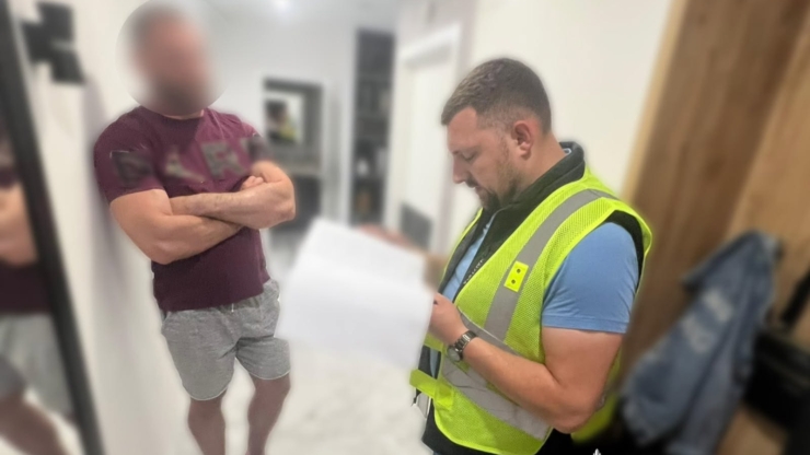 Посадовців франківського облавтодору і директора фірми викрили на мільйонних оборудках з пісковиком