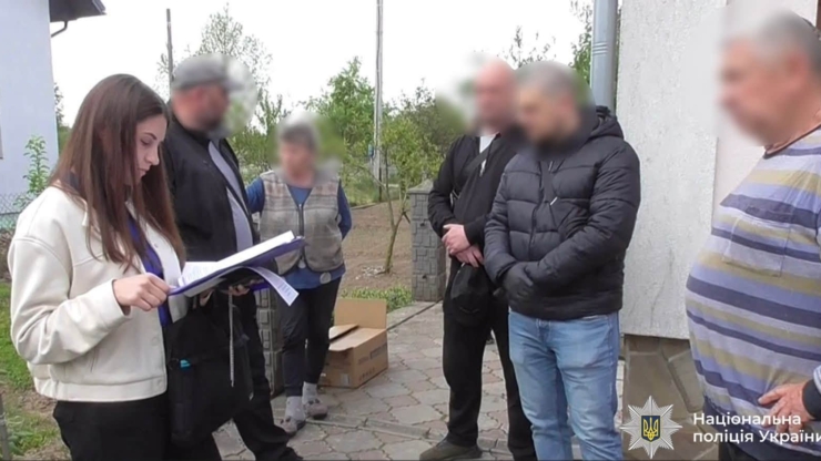 У Калуші затримали чоловіка, який вирощував в будинку коноплю