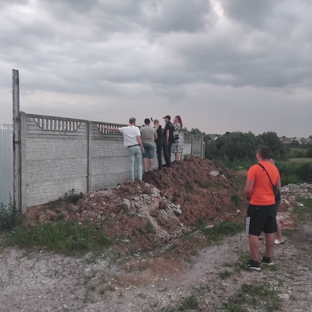 Мешканці Тлумача три роки задихаються від смороду, а влада проблеми не бачить 1