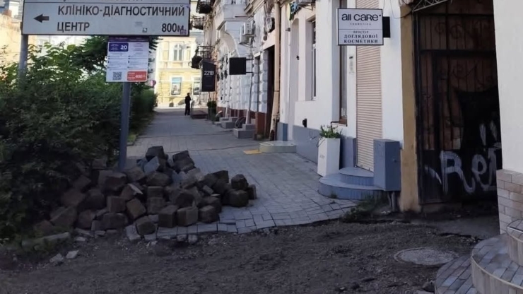 У мерії Франківська пояснили, що робитимуть з історичною бруківкою з Січових Стрільців