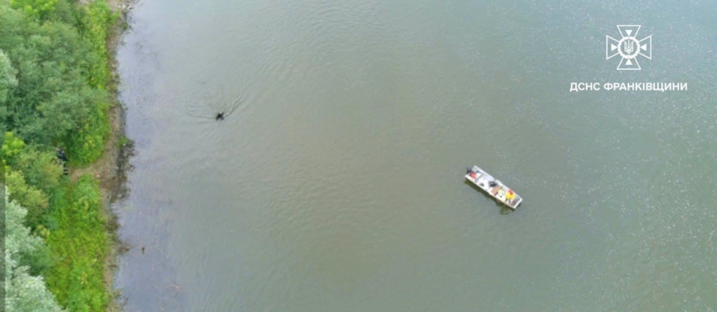 Рятувальники, водолази спільно з поліцією та місцевими розшукують підлітка з Галича 1