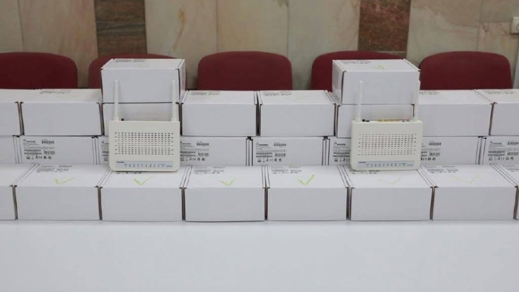 Бурштинська громада отримала 40 роутерів для створення вільних Wi-Fi-зон