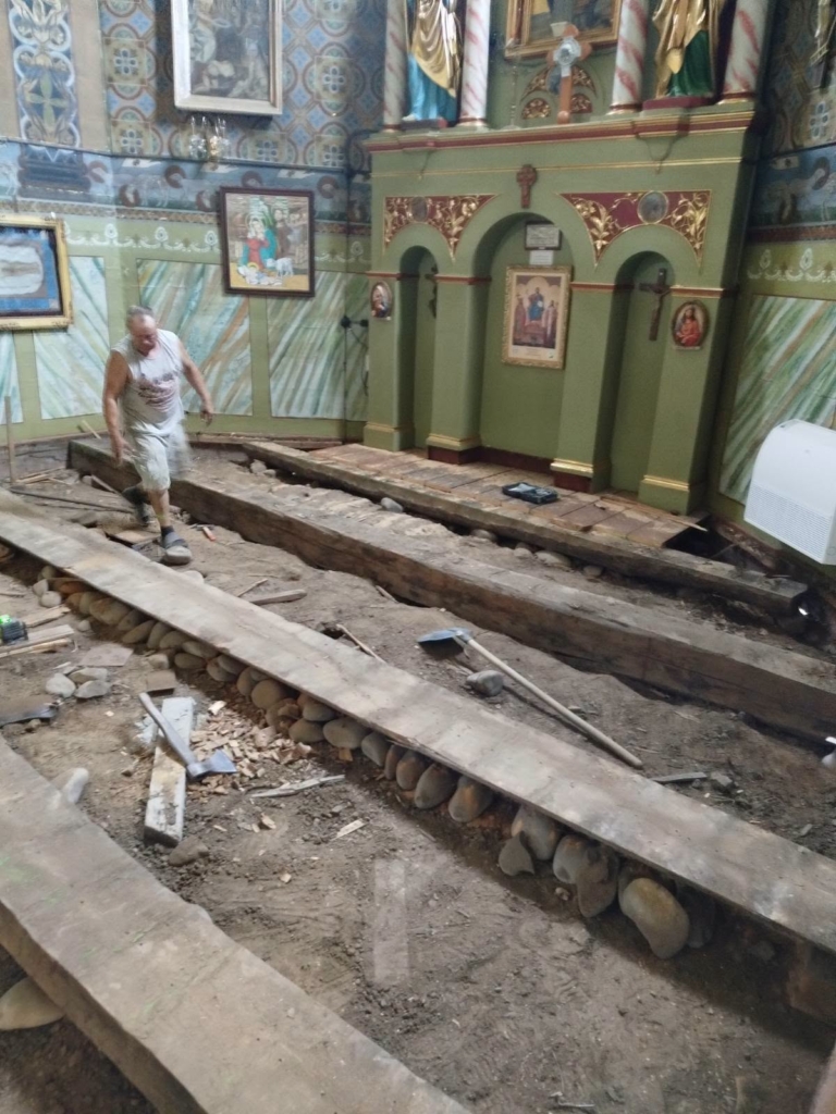 На Калущині під час ремонту храму знайшли угорські монети 1