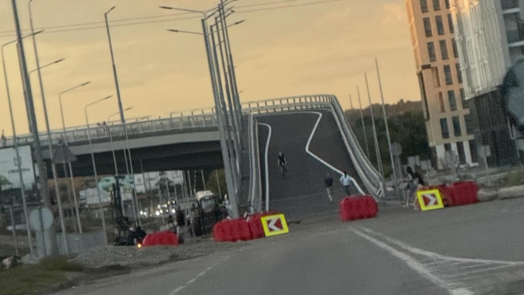 Марцінків пояснив, чому на новому мосту на Пасічну намалювали криву розмітку