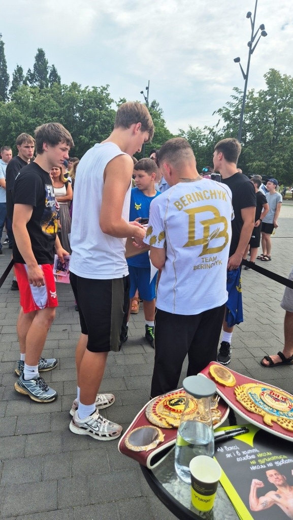Берінчик привіз до Франківська чемпіонські пояси та провів відкрите тренування. ФОТО 8