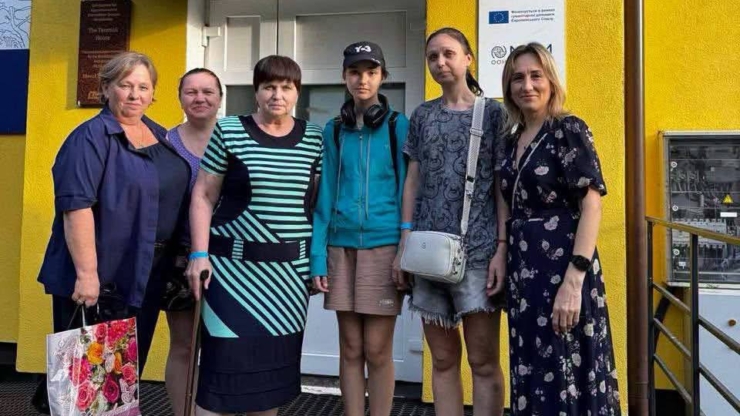 До Калуша евакуювали сім'ю з Дніпропетровської області