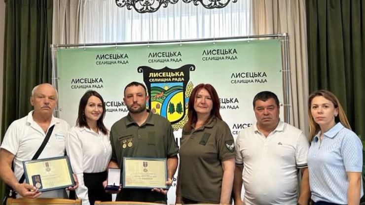 Захиснику зі Старого Лисця Віталію Базіву вручили дві державні відзнаки