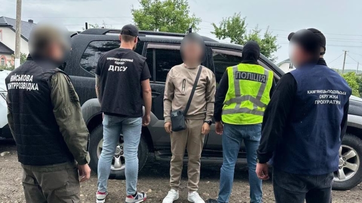 Прикарпатець за 9 тисяч доларів переправляв чоловіків за кордон