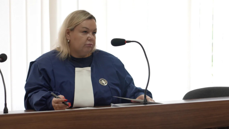 Спільна земля та святкування з родичами підсудного: як суддя у Калуші п'ятий рік розглядає наркосправу