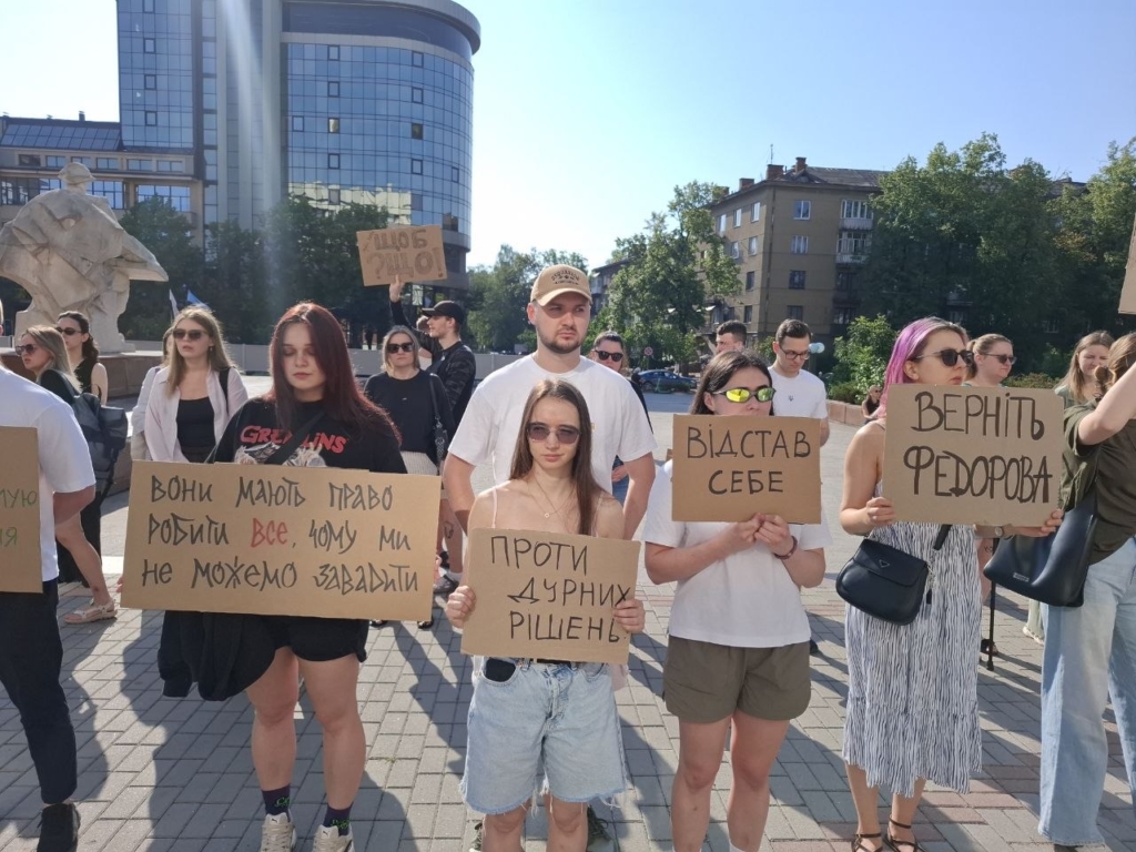 Франківці вийшли на акцію проти звільнення міністра оборони Михайла Федорова 1