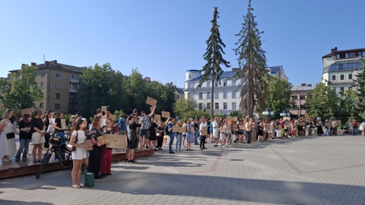 Франківці вийшли на акцію проти звільнення міністра оборони Михайла Федорова