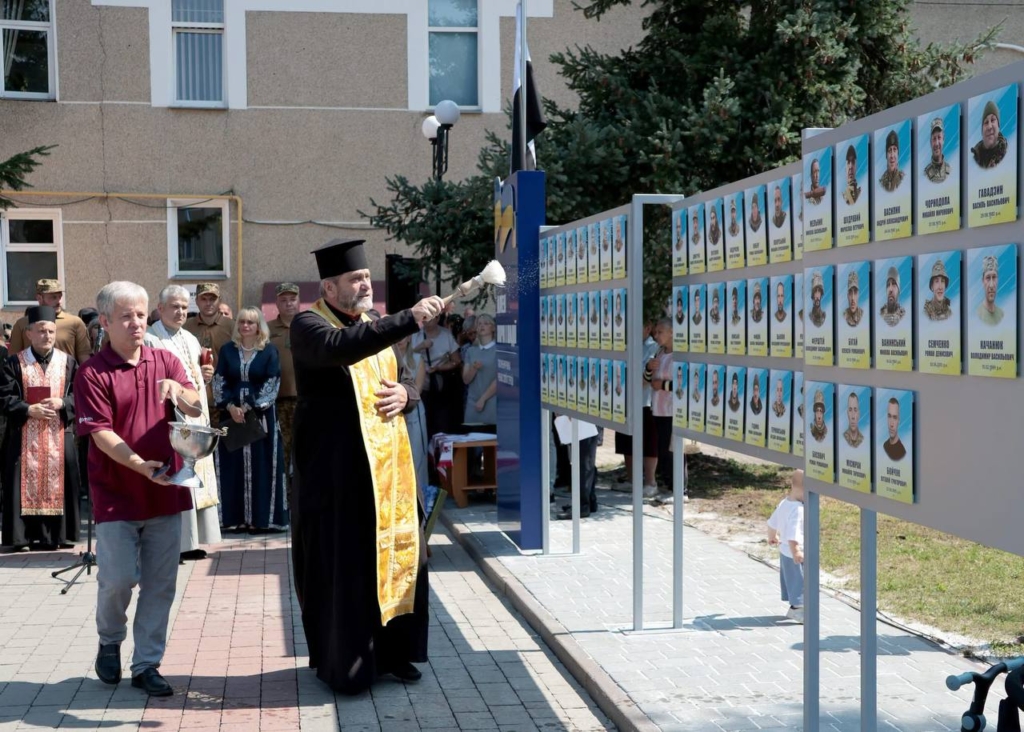 У Тисмениці відкрили Алею віри та надії 1