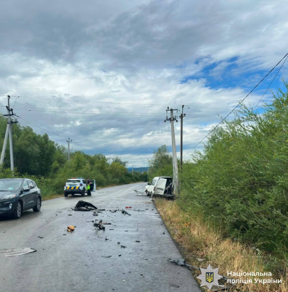 У Надвірній не розминулися легковик та вантажівка 1