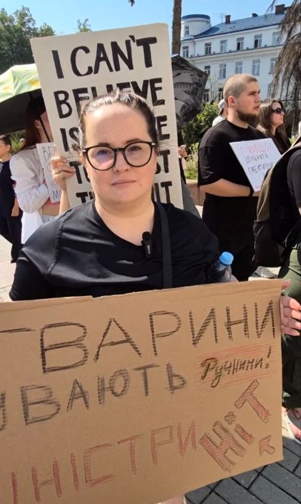 Франківці вийшли на акцію проти звільнення міністра оборони Михайла Федорова. ОНОВЛЕНО 4