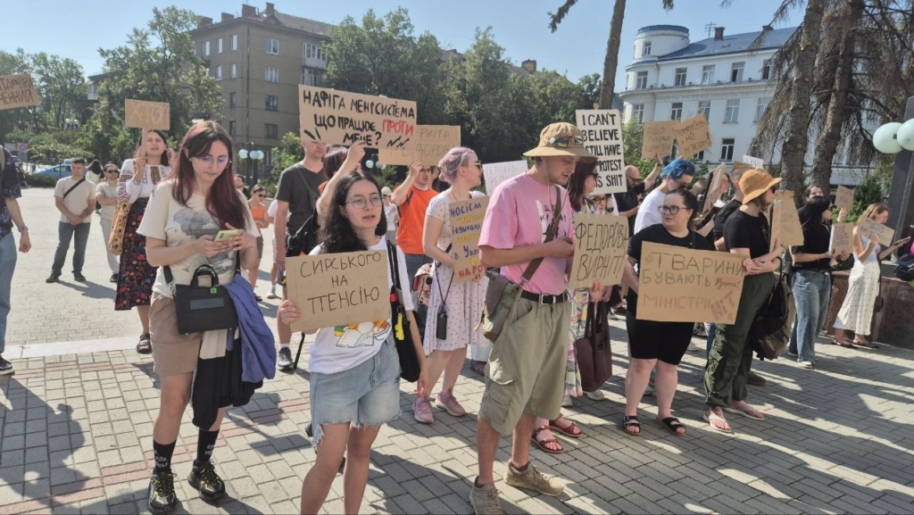 Франківці вийшли на акцію проти звільнення міністра оборони Михайла Федорова. ОНОВЛЕНО 5